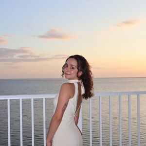 Meet your Posher, Iris